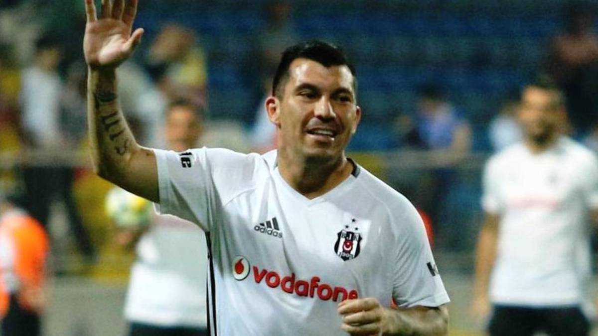 "Cuando termine su contrato, Medel irá a Boca o Católica"