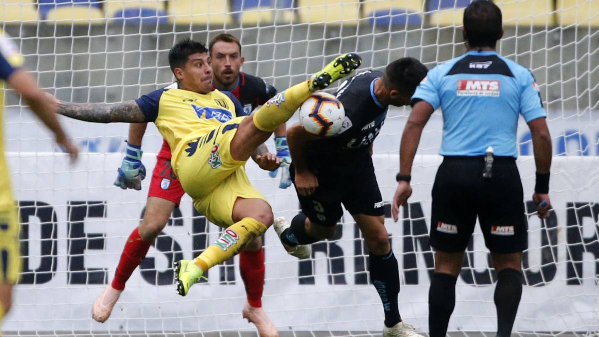 El Campanil llegará en buena forma a la Copa: ganó a Iquique