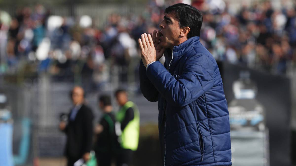 Gustavo Quinteros en el duelo de Universidad Católica ante Palestino.