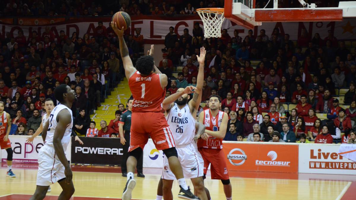 El cuadro del sur logró igualar el partido en el último segundo del tiempo reglamentario y tras tres tiempos de alargue, los locales se quedaron con el segundo partido por 137-133.