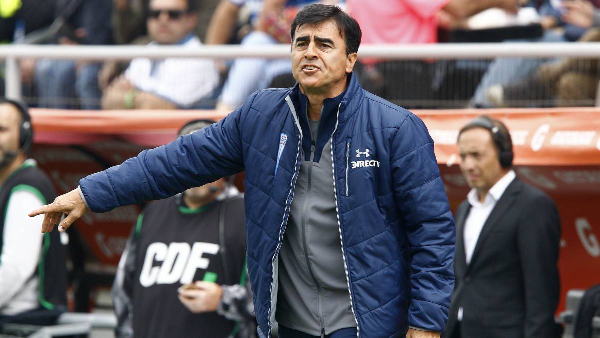 El DT cruzado habló brevemente con AS Chile para analizar al próximo rival de la UC en la Libertadores. Además reconoció que espera un tropiezo de Gremio.