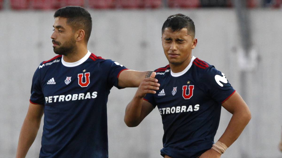 El delantero sufrió un esguince de ligamento medial de la rodilla y no podrá estar en los trabajos del equipo chileno. Jason Flores lo reemplazará.