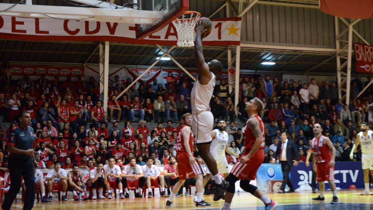En un apretado encuentro, Los Leones dejaron la serie 2 a 1 en favor de Valdivia y aún sueñan con el título de las Finales de la Liga Nacional de Básquetbol.