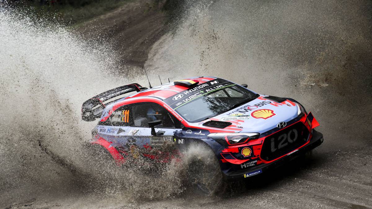 Mikkelsen completó el doblete de Hyundai con Ogier en el podio. Entre los chilenos, Pedro Heller ganó la WRC2 y su hermano Alberto finalizó cuarto en esa serie.