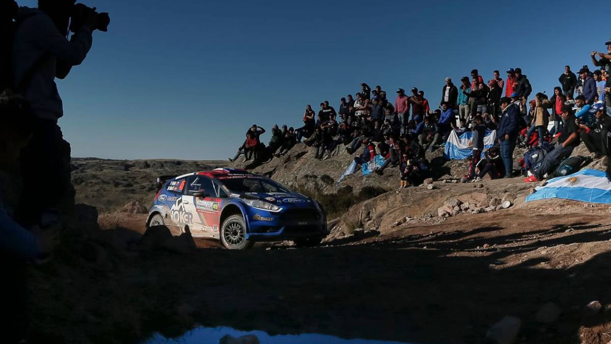 El piloto nacional se quedó sin batería a minutos de llegar a la meta y debió ser asistido por los presentes. A pesar del inconveniente, se quedó con la fecha.