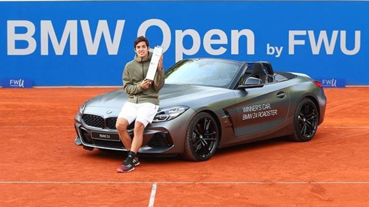 El tenista nacional consiguió su segundo título de la temporada en Alemania, y uno de los premios que recibió fue un flamante deportivo de la marca alemana.