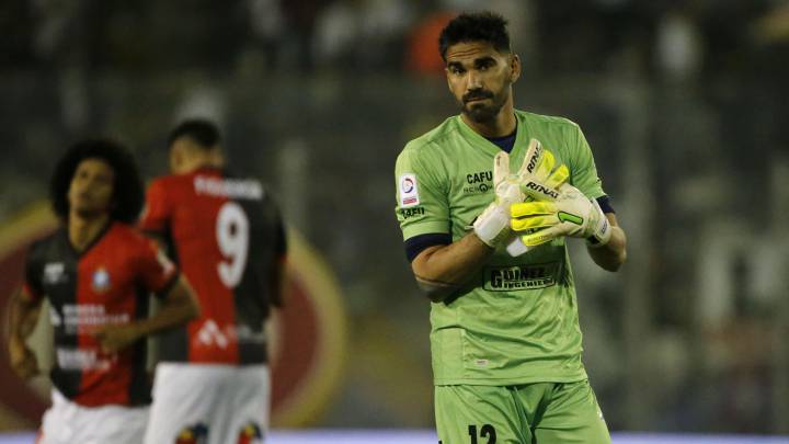 Hurtado revela cómo logró relegar a ex arquero de Boca