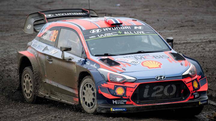 El piloto noruego logró el mejor tiempo en el embarrado ‘shakedown’ de la nueva cita del WRC en Chile. el local Jorge Martínez fue el más rápido en la WRC2.