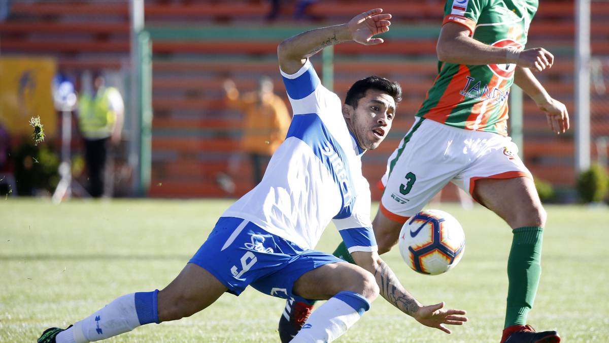 La UC vence a Cobresal y aumenta la diferencia en la cima