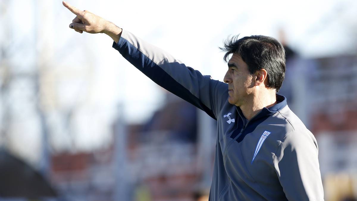 El técnico de la UC analizó la victoria por 2-0 frente a Cobresal y alabó a actitud de sus jugadores para enfrentar el partido en El Salvador tras el partido frente a Gremio.