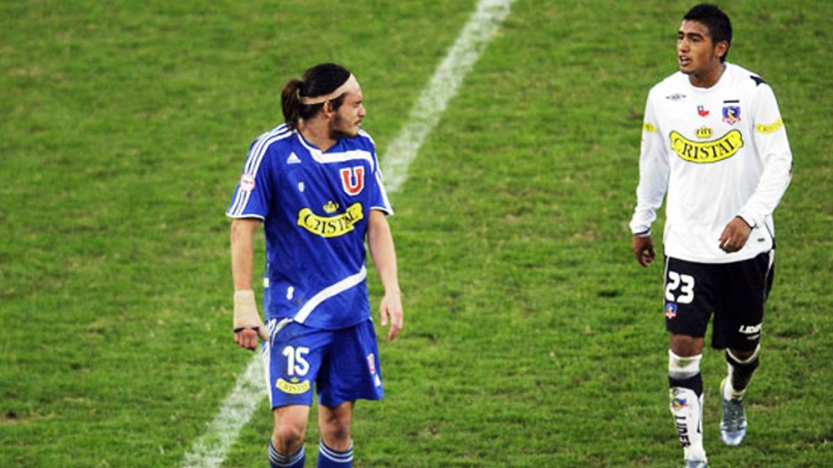Mauricio Pinilla y Arturo Vidal se enfrentaron en un Superclásico en 2007