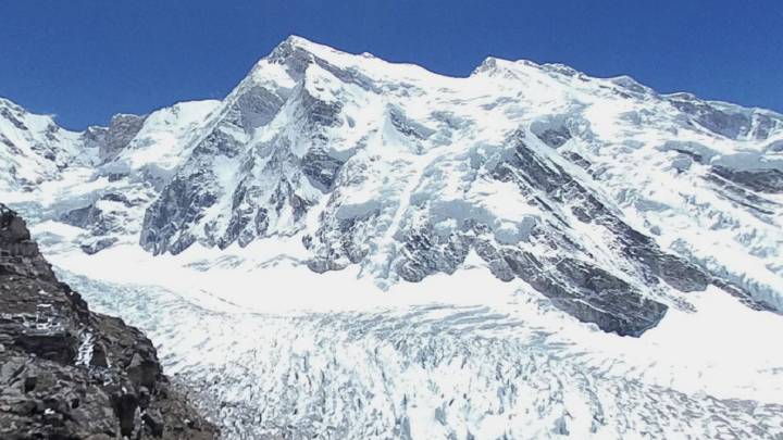 Chileno desaparece en el Himalaya tras llegar a la cima