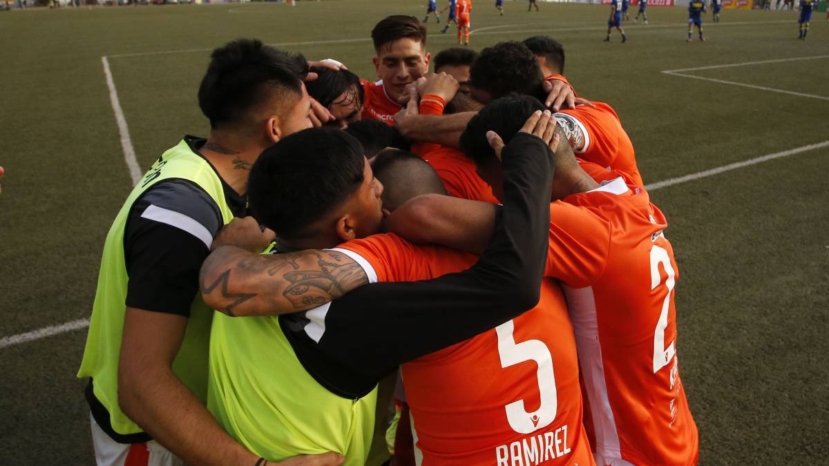 El cuadro loíno venció por la cuenta mínima como visita en Santiago, gracias al gol de Gonzalo Abán. Con esto, le saca de momento 4 puntos de ventaja a Wanderers.