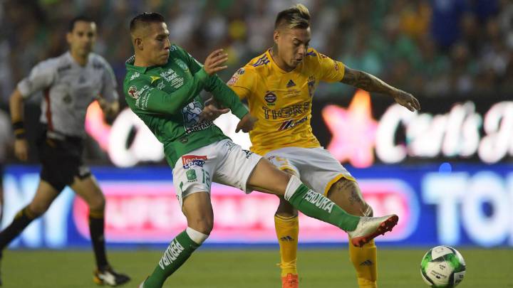 Eduardo Vargas, recientemente convocado a la 'Roja', se consagró como monarca de la Liga MX. Este es su segundo trofeo de este tipo con Tigres.