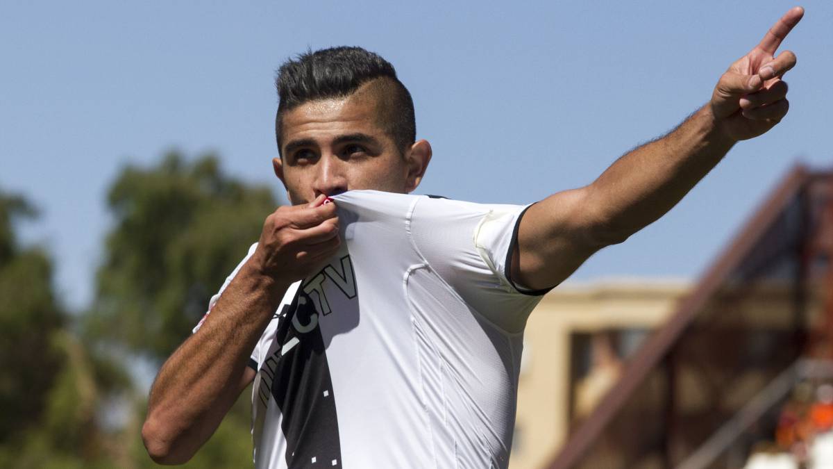 El delantero de Antofagasta quiere evitar a toda costa el remate de su casa en Chicureo, acción que inició Blanco y Negro hace unos días por la deuda del futbolista con el club.