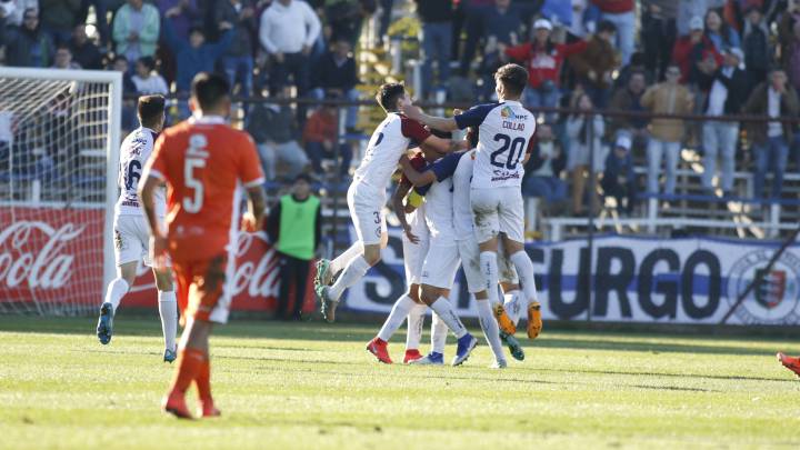 Santa Cruz se impuso por la cuenta mínima ante los loínos en un duelo lleno de suplentes por el paro del SIFUP. Con esto no pudo aumentar su ventaja en la punta.