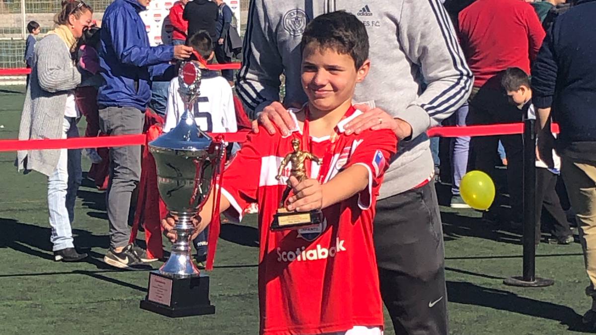 El jugador del Colegio Instituto Inglés se llevó el premio al mejor jugador del torneo disputado en Rancagua, además, salieron terceros del evento.