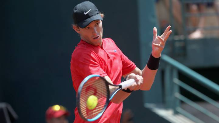 Entérate cómo y dónde ver el partido aplazado entre Nicolás Jarry y Stefanos Tsitsipas, de los octavos de final del ATP 250 de Hertogenbosch.