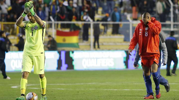 El portero sufrió una lesión en el tendón de Aquiles que lo dejó fuera de toda la temporada y además, problemas con el camarín de la Roja.