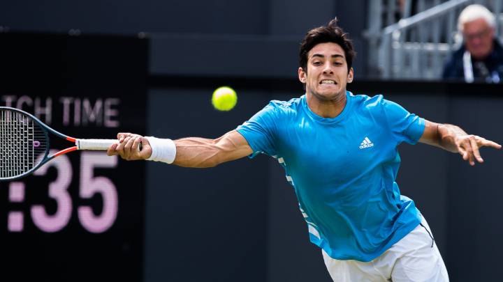 El tenista chileno batalló en el segundo set pero no pudo ante el vigente campeón del torneo. El ATP de Londres se quedó sin representantes chilenos.