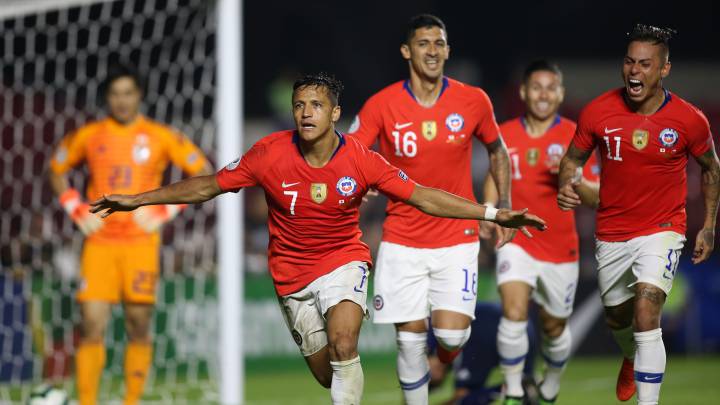 El delantero de la Roja dejó atrás una lesión y brilló en el triunfo sobre Japón con un gol. Además, aprovechó de elogiar a sus compañeros y de Uruguay.