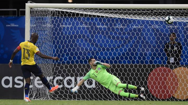 Independiente de las dos tandas de penales ante Argentina, la Roja fue sancionado con su primer penal en contra. El último fue en la Copa América 2007 de Venezuela.