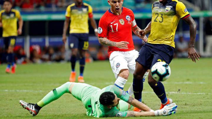 El arquero de la Roja reconoció el error cometido en el penal que le dio el empate transitorio a Ecuador en el primer tiempo.