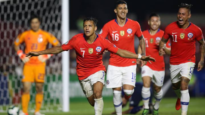 Alexis Sánchez y Eduardo Vargas siguen demostrando por qué no tienen reemplazantes. Entre ambos suman 7 goles en 939 minutos bajo el mando de Rueda.