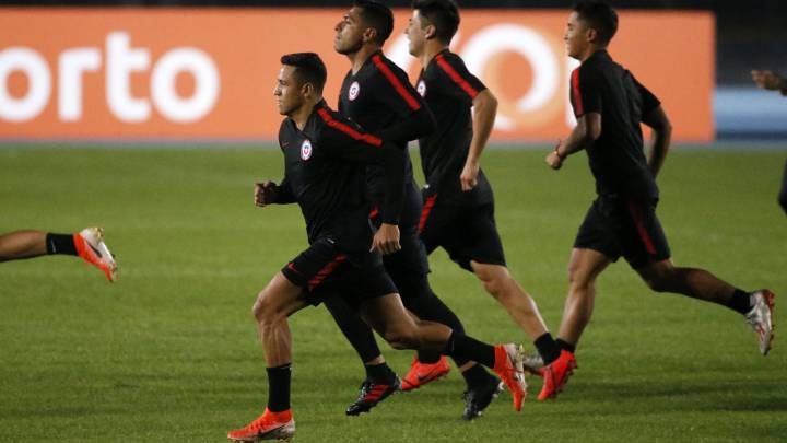 Alexis Sánchez se vio bien previo al duelo ante Uruguay y, de no mediar algún problema de último minuto, sería titular este lunes en el Estadio Maracaná.