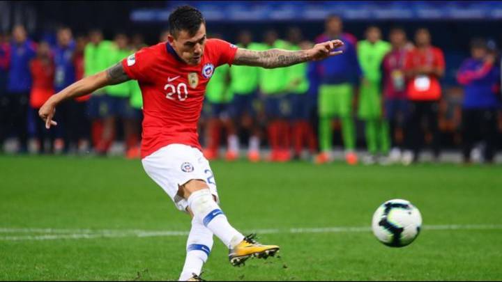 La marca mundial que igualó Charles Aránguiz en los penales