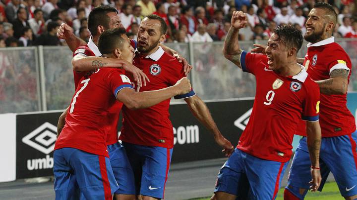 Bajo el mando de Ricardo Gareca, Chile jugó 4 veces ante Perú venciendo en 3 con fórmulas similares, algo que no ocurrió en el último donde Chile cayó.