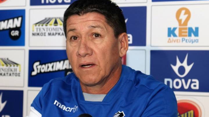 El entrenador chileno Jaime Vera fue desvinculado del OFI, elenco que dirige en Grecia, debido a que la UEFA no reconoció su título de director técnico.