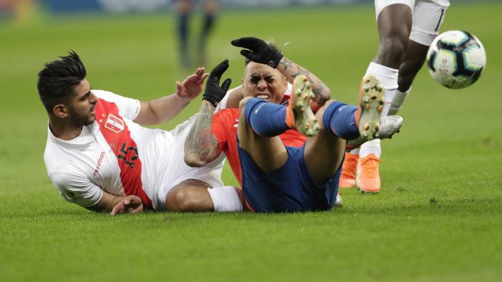 1x1 Chile: Vidal y Sánchez no pudieron ante el orden de Perú