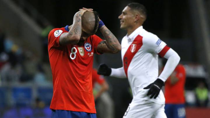 El volante se refirió a la eliminación de la Roja por 3-0 ante Perú y analizó la goleada. El volante dijo que ya piensan en las clasificaciones.