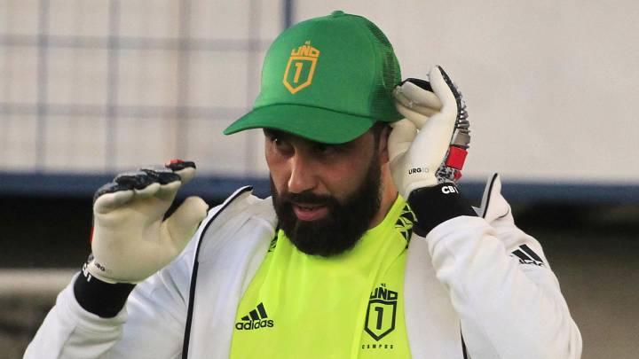 El arquero del Manchester City se refirió a su presente fuera de la Roja y a la conversación que Medel y Rueda mencionaron que se tiene que dar entre Bravo y el equipo.