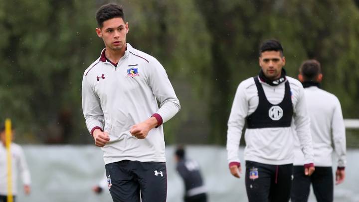 El retraso en los trámites de nacionalización de Juan Sebastián Ibarra obligaron a Blanco y Negro a enviar a préstamo al joven goleador. Magallanes será su club.