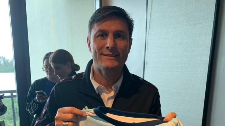 Javier Zanetti analizó el duelo por el tercer puesto entre Chile y Argentina. "Es una oportunidad para los más jóvenes", señaló previo al encuentro.