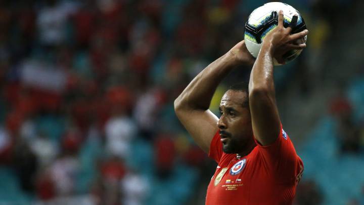Jean Beausejour pondrá fin a su periplo con la selección chilena, habiendo conseguido dos títulos de Copa América y superando la barrera de los cien duelos.