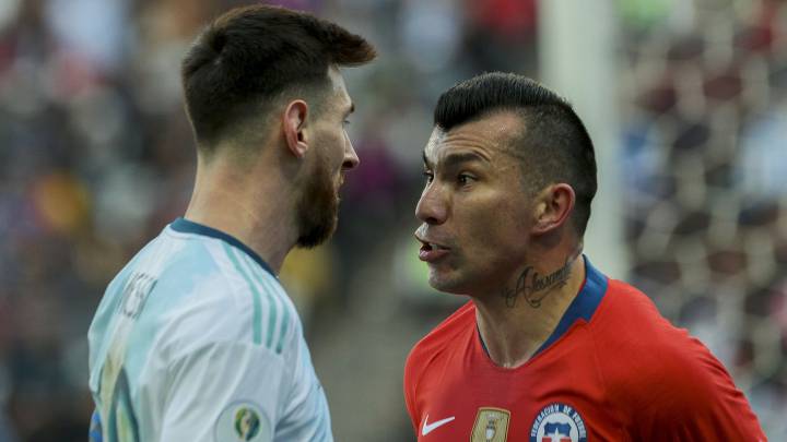 Lionel Messi consideró que no era necesario recurrir a las expulsiones y que una salida más salomónica habría sido la amonestación para Medel y Messi.