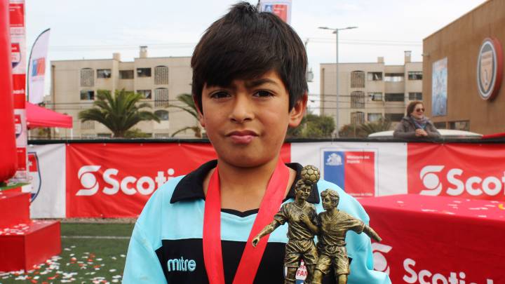 El jugador del colegio José Martí Pérez, demostró sus habilidades durante todo el certamen y logró ser reconocido en el Campeonato Nacional Infantil Scotiabank en La Serena.