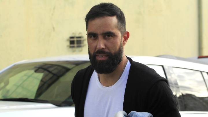 El portero regresó al Manchester City, en el que tendrá una dura lucha por jugar al menos algunos partidos. ¿Cambiará de club? ¿Y la Roja?