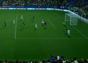El insólito autogol que provocó Mora en un triunfo de Pumas