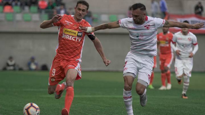 Cobreloa sigue como líder del certamen, aunque ahora acompañado por un sorprendente Deportes Puerto Montt que hoy goleó a Deportes Valdivia.