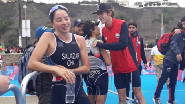 La imagen que refleja el encuentro de generaciones en el triatlón