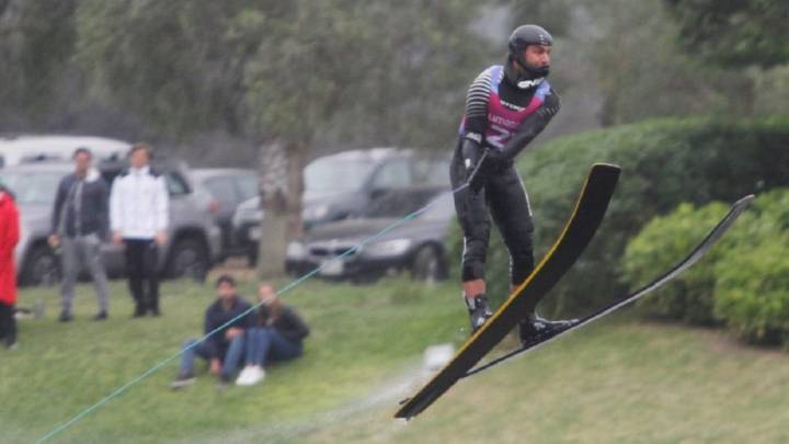 El deportista de esquí naútico ganó medalla de plata en salto y se transformó en el chileno más ganador en la historia del país.