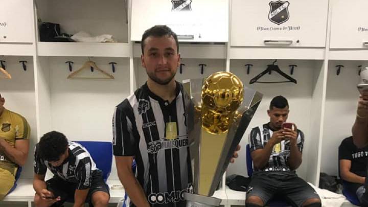 Barnechea sorprende y repatría a chileno que jugaba en Brasil