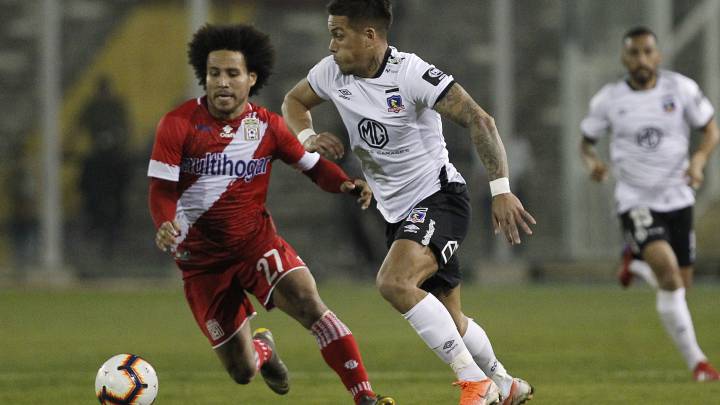 Colo Colo cayó en Macul ante un sorprendente Curicó Unido y se aleja de Universidad Católica, líder absoluto del Torneo Nacional.