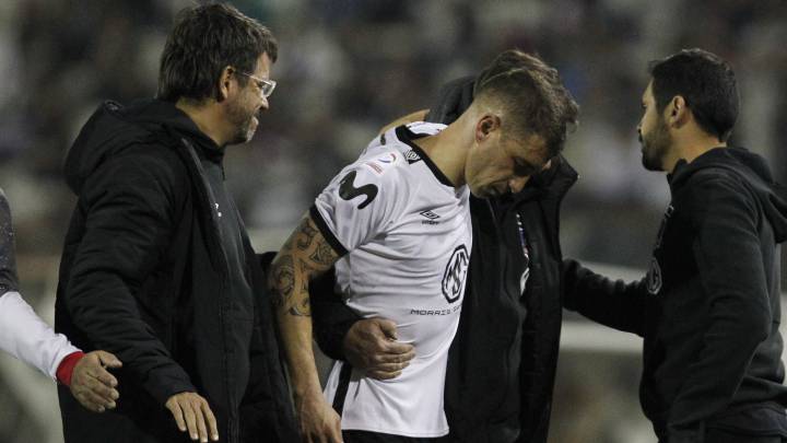 El volante albo salió lesionado en el partido ante Curicó y se confirmó que estará en proceso de recuperación durante cuatro semanas.