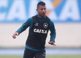 Las condiciones de Botafogo para dejar partir a Leo Valencia