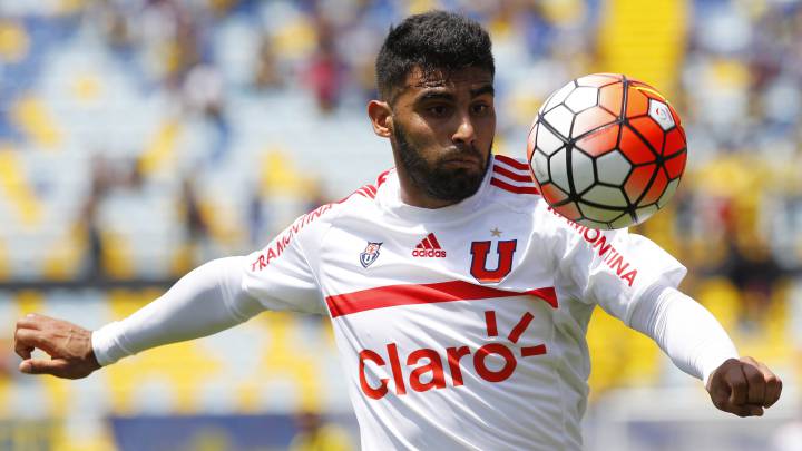 La decisión de U. de Chile de utilizar su último cupo de extranjero con el uruguayo Leonardo Fernández, le permite al argentino autodespedirse y cobrar todo su contrato.